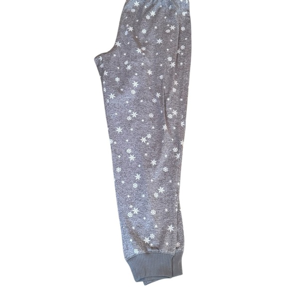 Cozy Grey pajama bottoms with Snowflake Design - Picture 2 of 4